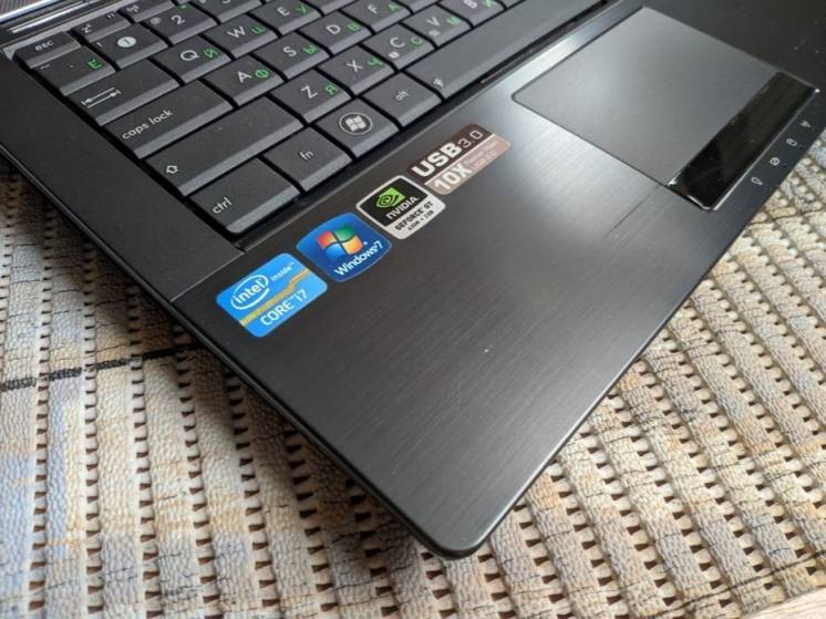 Шикарный ноутбук Asus 1920*1080 Core i7 12GB 128SSD+750HDD Geforce