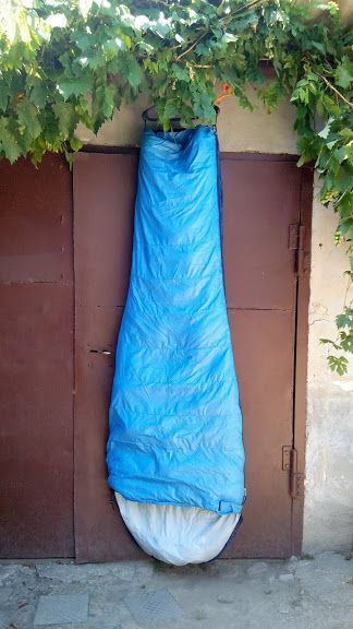 Пуховый спальник спальный мешок синий голубой