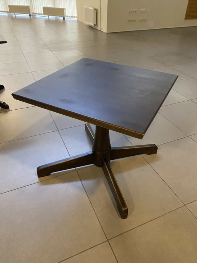 Продам столы из массива ясеня в хорошем состоянии
