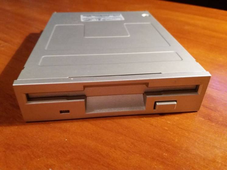 Флоппи-дисковод для 3.5'' дискет Samsung SFD-321B/LHSE