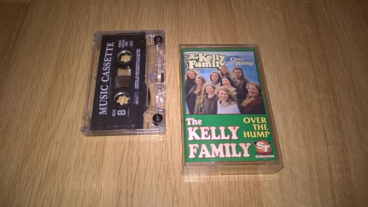 The Kelly Family (Over The Hump) 1994. (MC). Кассета. ST Records Polan