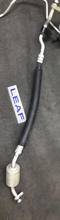 Трубка кондиционера с бачком Nissan Leaf 2018- 92490-5sa6a