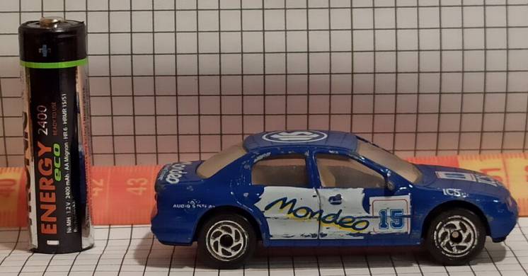 Matchbox - Ford Mondeo Ghia - модель автомобиль Форд Мондео - MB 272