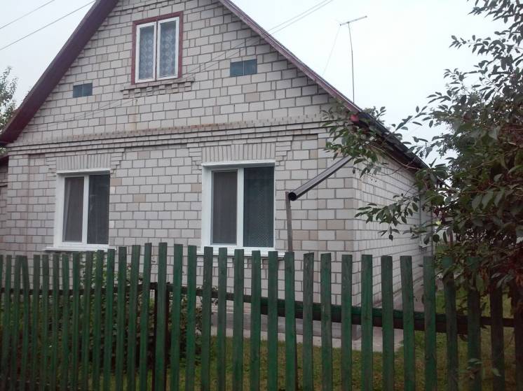 Цегляний будинок в селі Саливонки, зручності, ділянка 24 сотки
