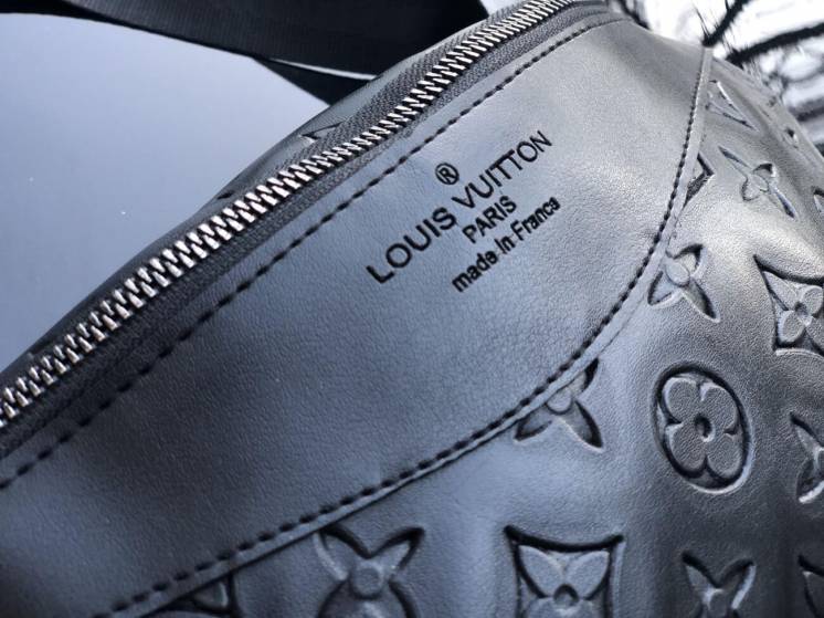 Кожаная сумка Louis Vuitton, бананка, сумка через плече