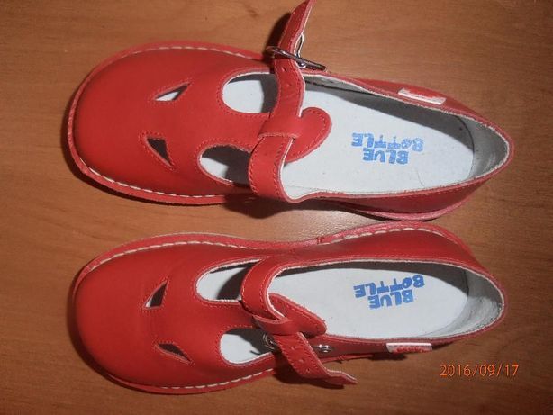 Продам босоножки -туфельки красного цвета