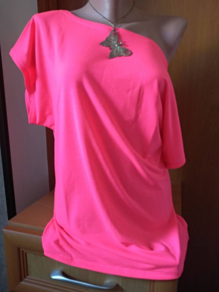 Удлиненная футболка туника-разлетайка, хулиганка, яркий розовый неон