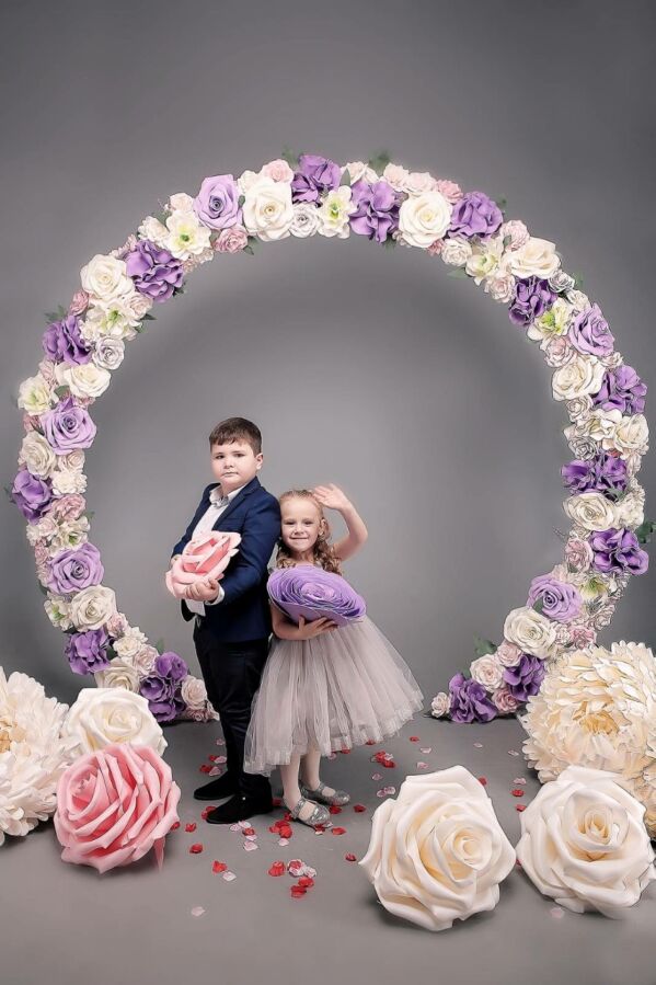 Свадебная круглая арка из цветов, ростовые цветы, лавандовая свадьба