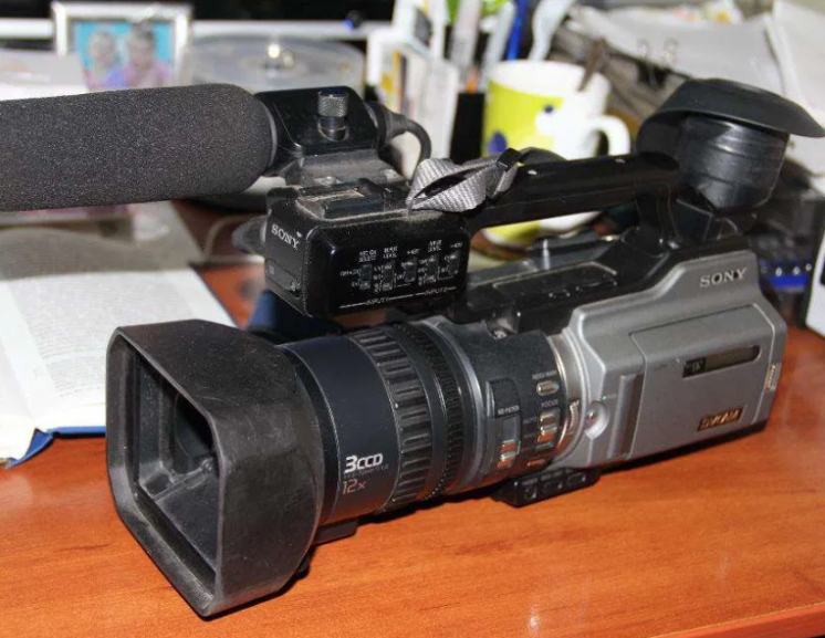 Видеокамера репортерская DVCAM Sony PD-170P