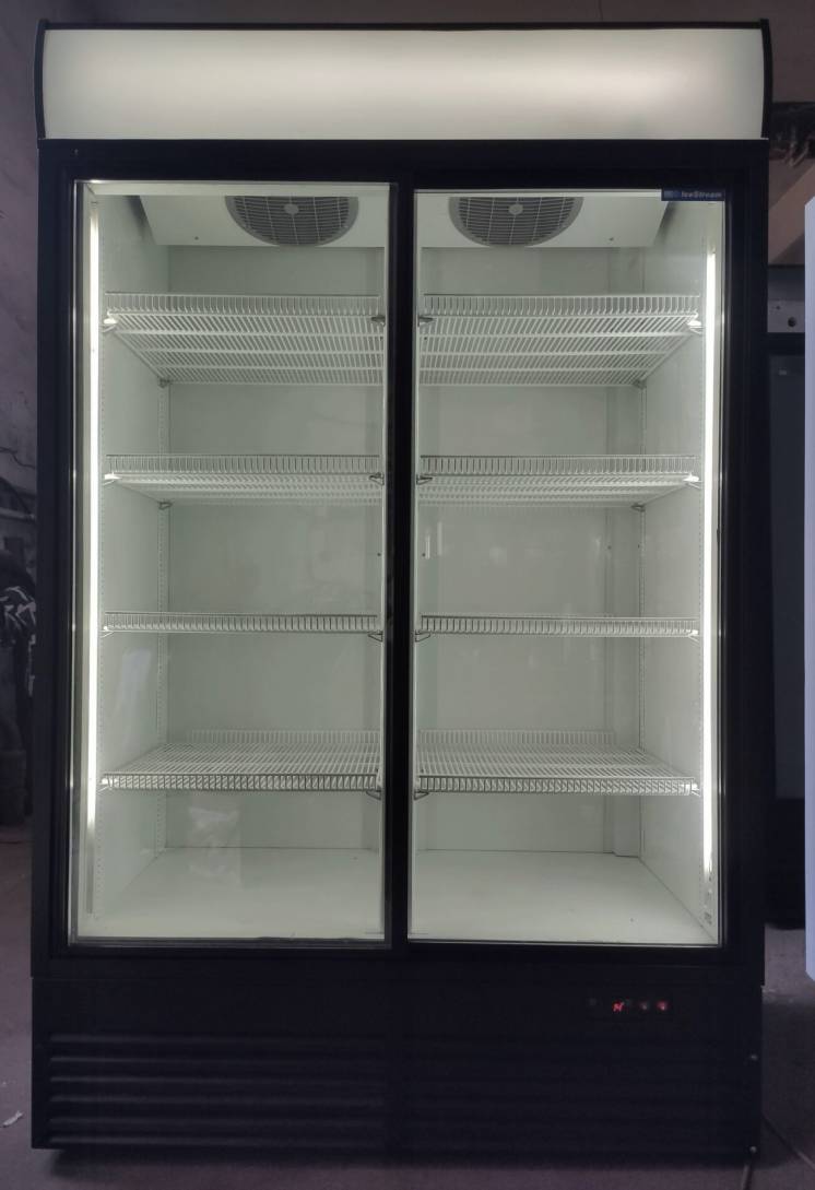 Холодильний шкаф-вітрина б/в, готовий до роботи