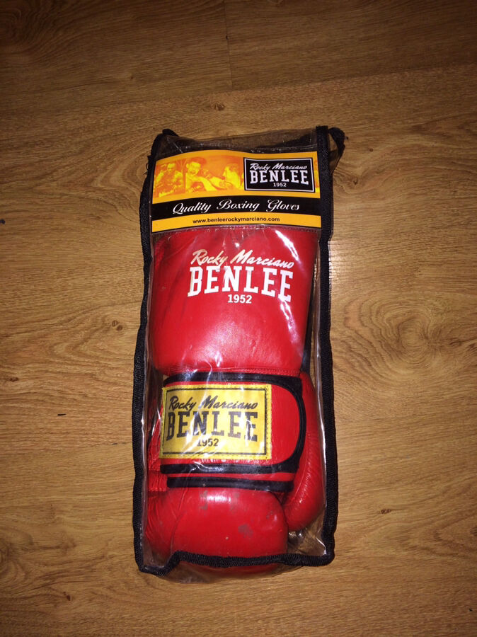 Боксерские перчатки Benlee
