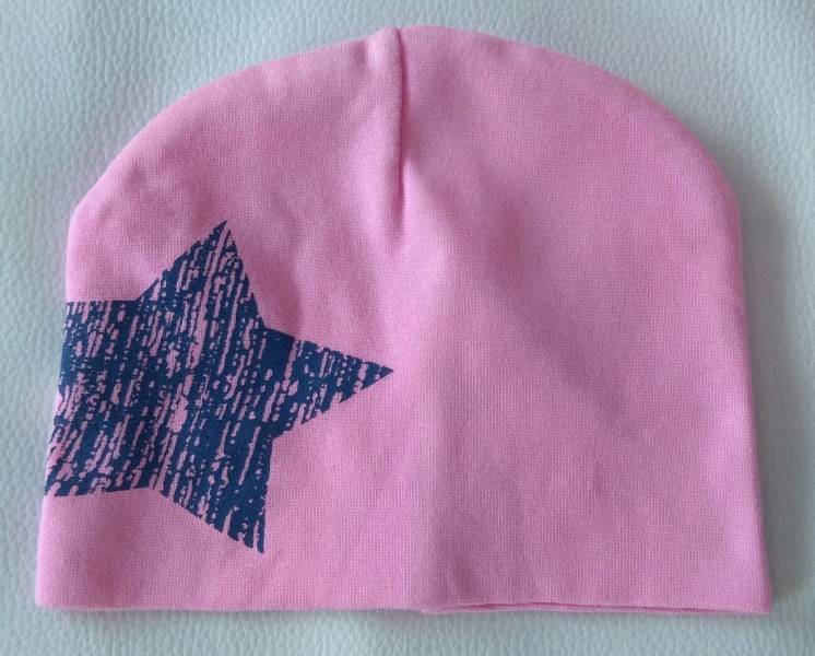 Рожева трикотажна шапка із зіркою р. 47-48