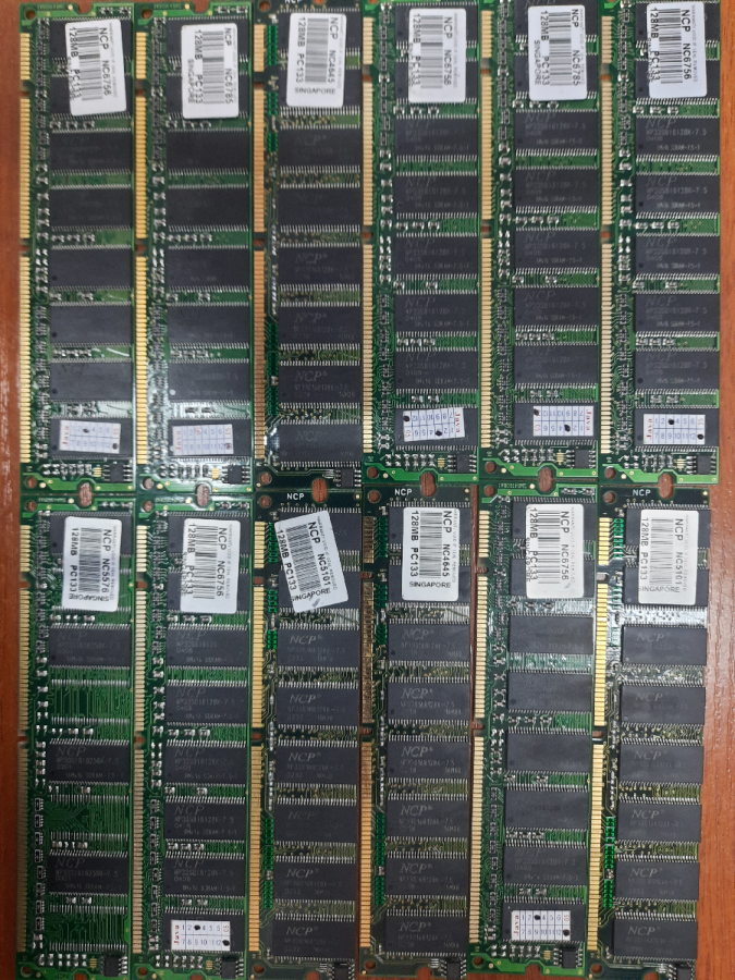 Оперативная память. PC133 DIMM 128MB.