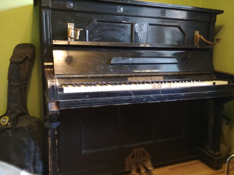 Пианино старинное немецкое.