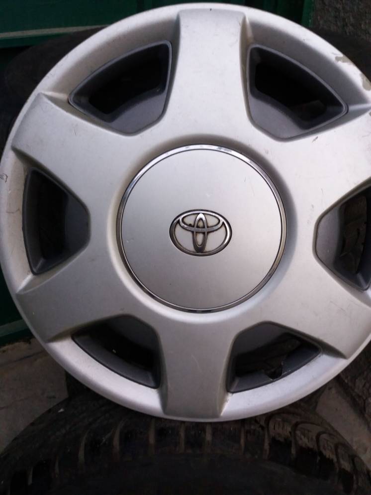 Диски+резина+колпаки R15 Toyota Camry зима