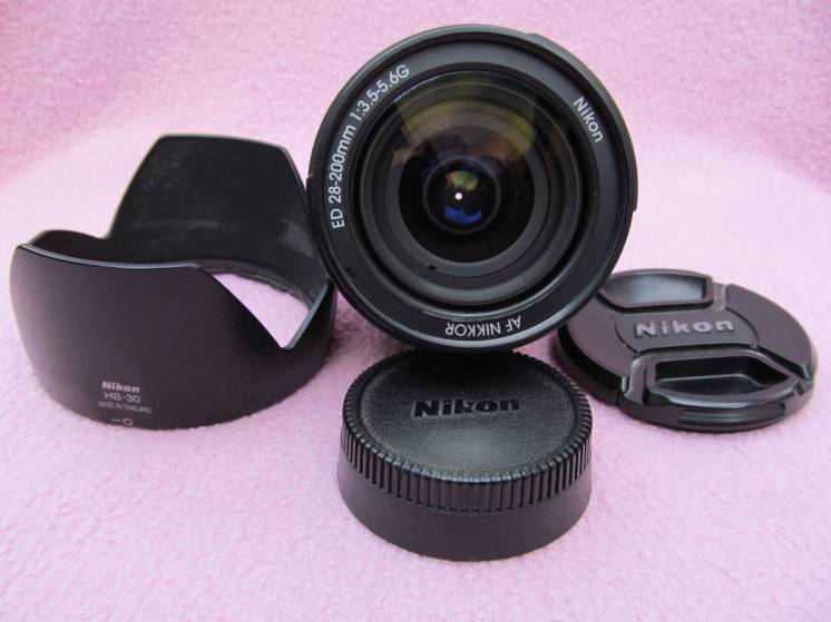 Nikon ED.AF NIKKOR 28-200mm/3,5-5,6G.Полный комплект.