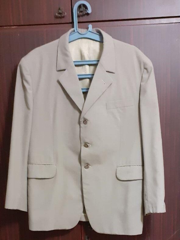 Мужской однобортный летний пиджак свело-бежевого цвета. Размер 48-50