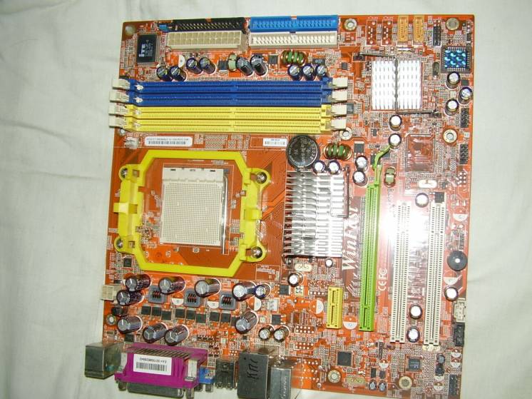 Foxconn 6100M2MA-2.0-RS2H am2
