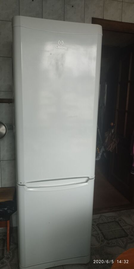Продам холодильник INDESIT B18.025