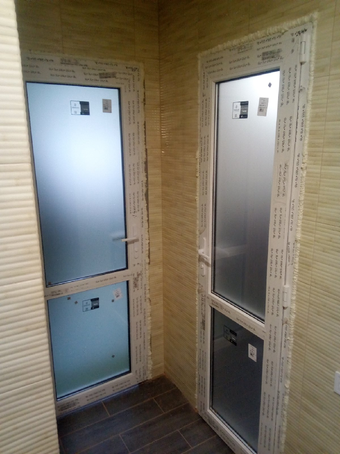 Металлопластиковые двери, выход на балкон, двери в ванную