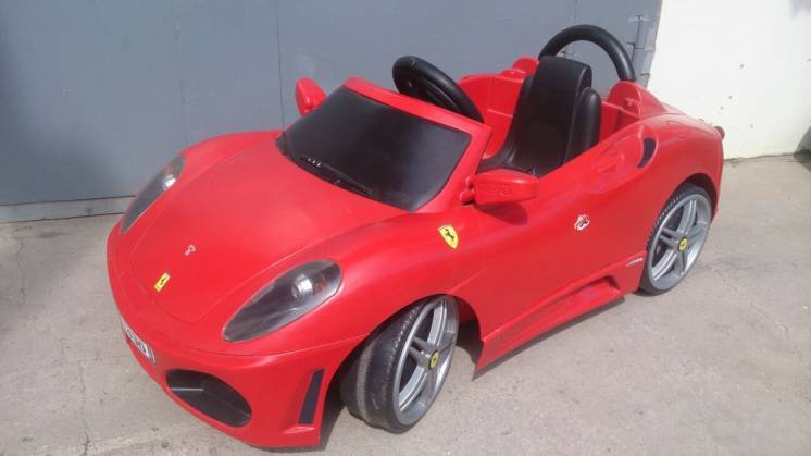 Продам детский электромобиль Ferrari