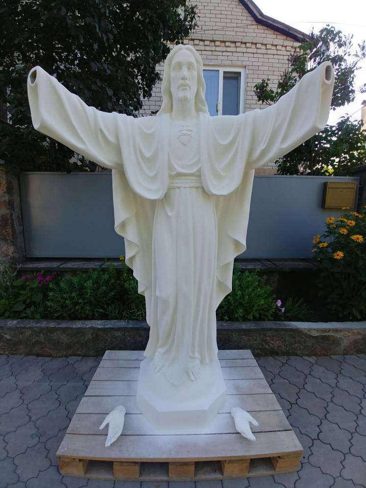 Монументальная скульптура Иисуса Христа высотой 200 см