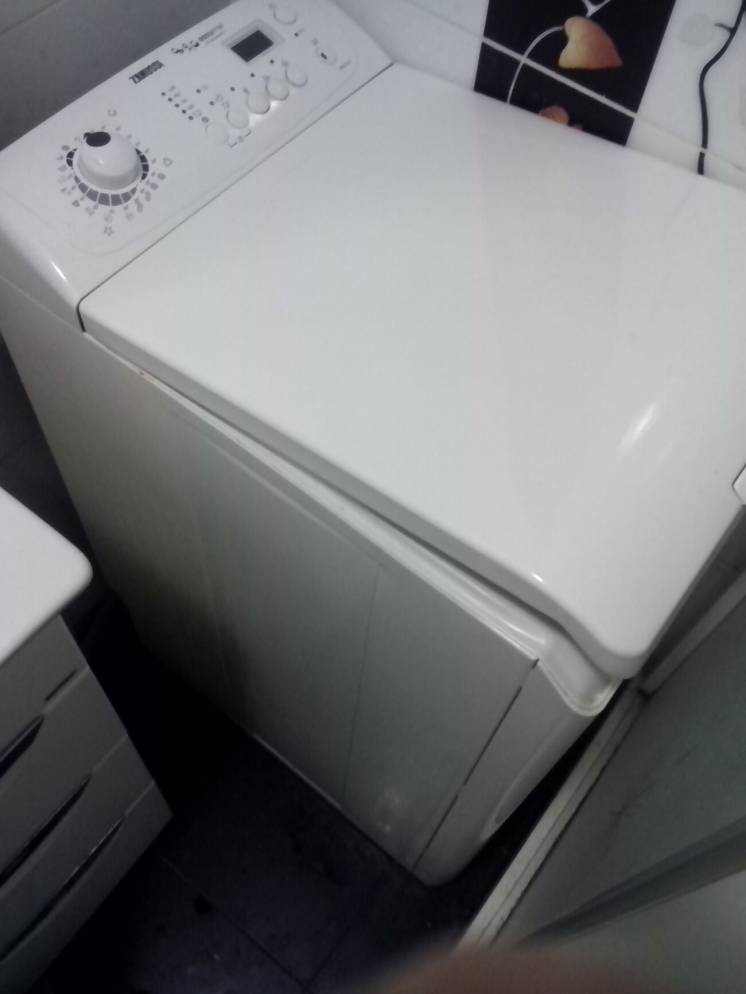 продам стиральную машинку Zanussi ZWQ6130 easyiron