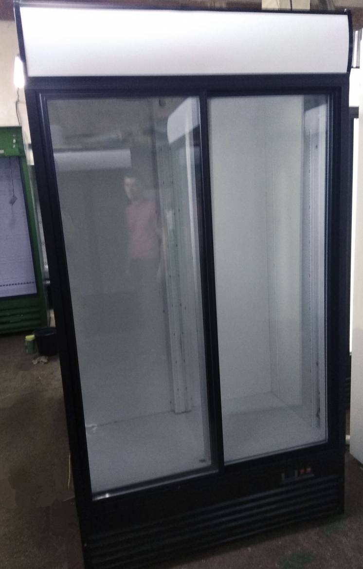 Холодильная витрина вертикальная б/у для пива, воды и пр.