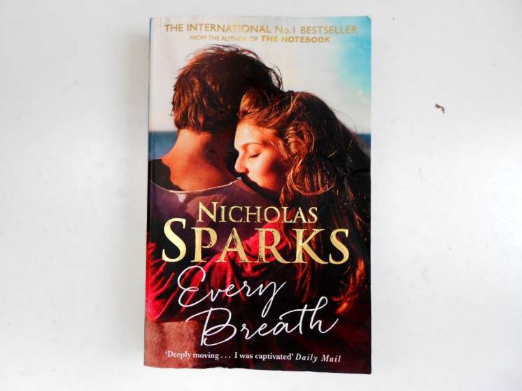 Книга на английском Every Breath Nicholas Sparks Каждый вдох
