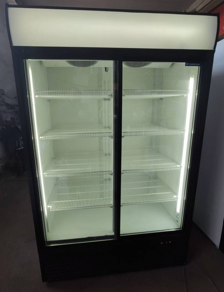 Продам шафу холодильну б/в для закладів торгівлі