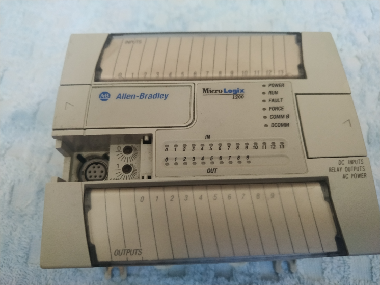 Контроллер Allen-Bradley 
Micro Logix 1200
