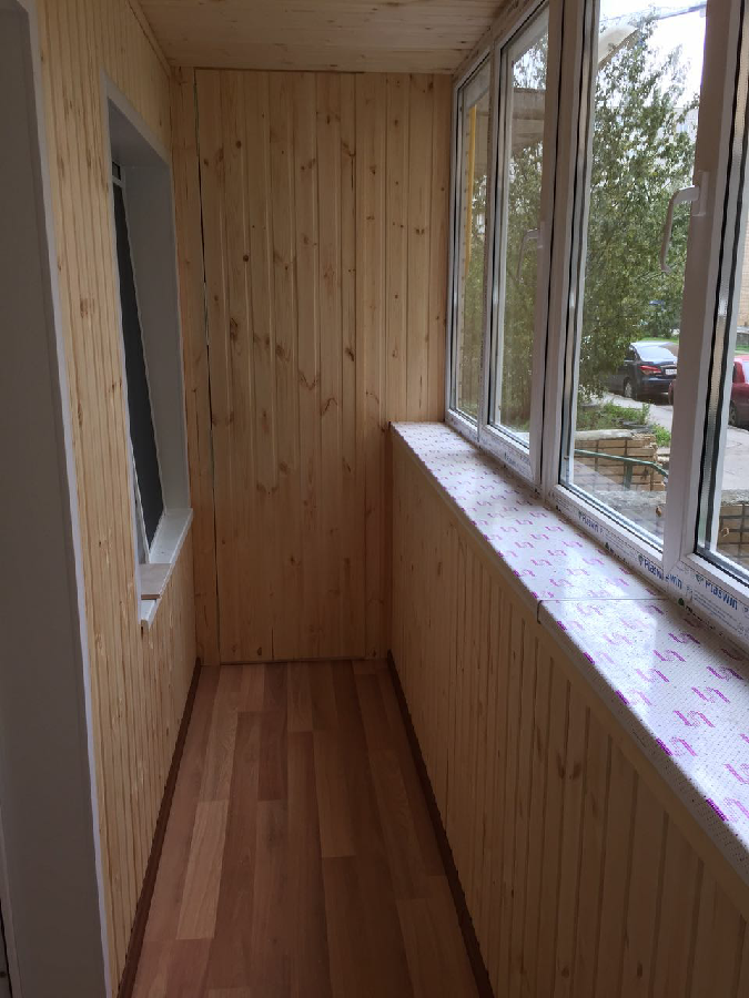 Внутренняя обшивка балкона деревянной вагонкой
