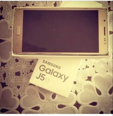 Продам Samsung galaxy J5