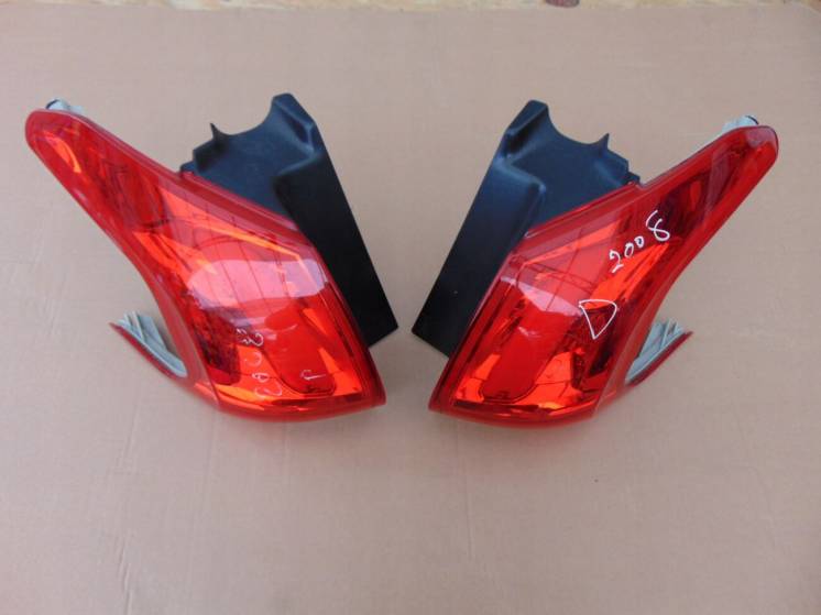 9678074280 фонари задние левый/правый Peugeot 2008.