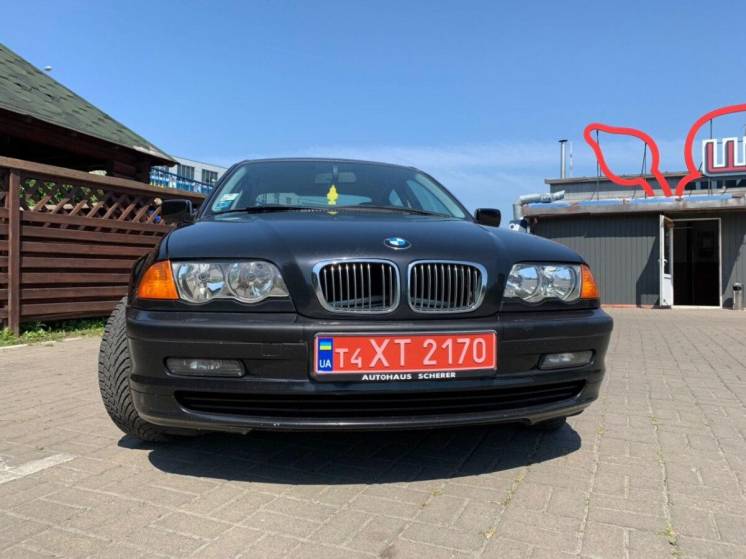 2000 BMW 318