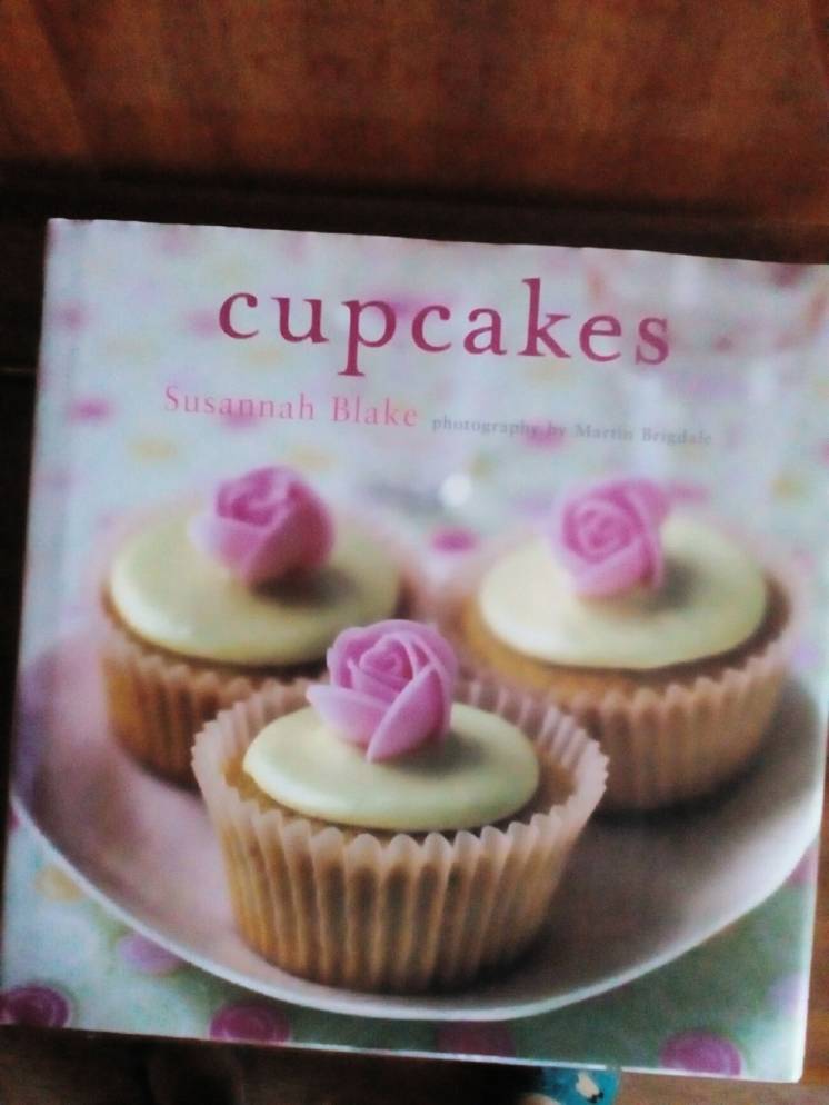 Книга на англ.яз. Cupcakes оригинальное издание Великобритании
