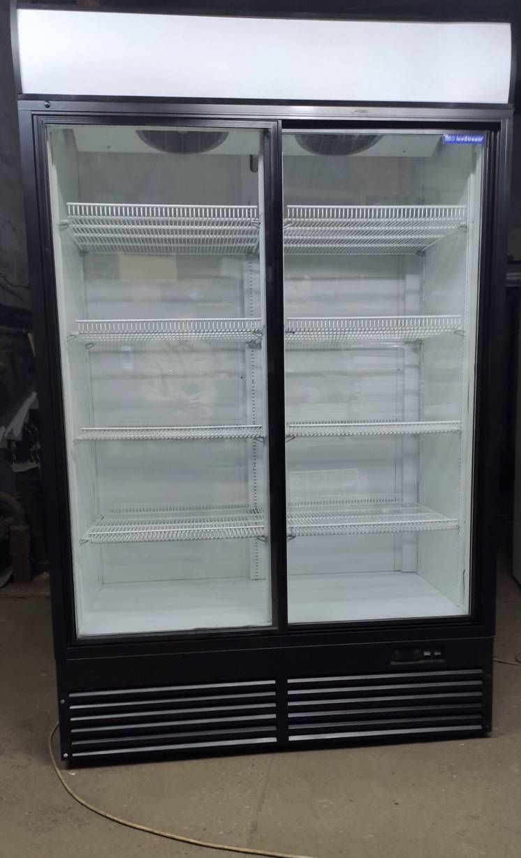 Холодильна вітрина - шкаф б/у 1,3*2,05*0,78м в гарному стані