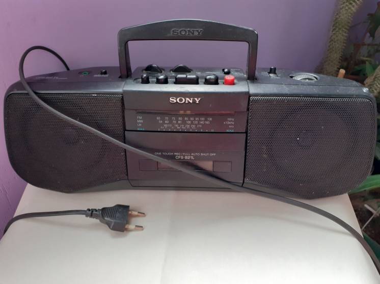 радиомагнитола Sony CFS-B21L + аудиокассеты