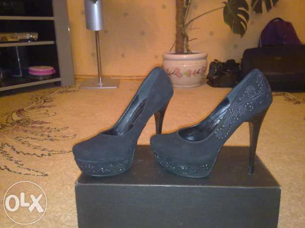 Продам туфли женские замшевые GLOSSI 35 размер (идут на 36)