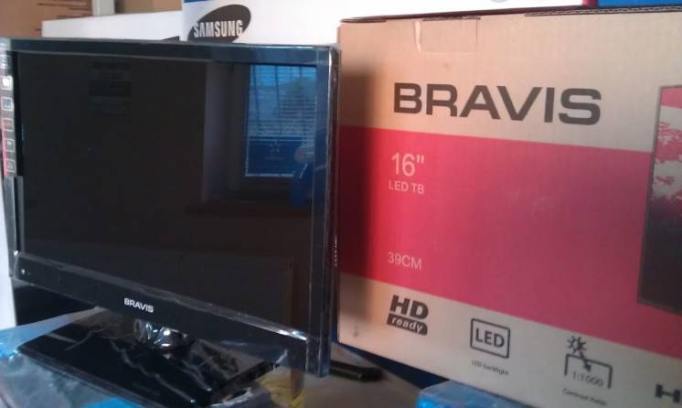 Автомобильный Телевизор Bravis LED-1615 белий или чёрный есть п-е 12V