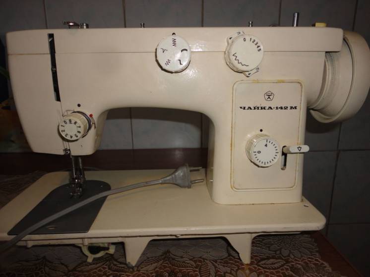 Швейная машинка Чайка-142М