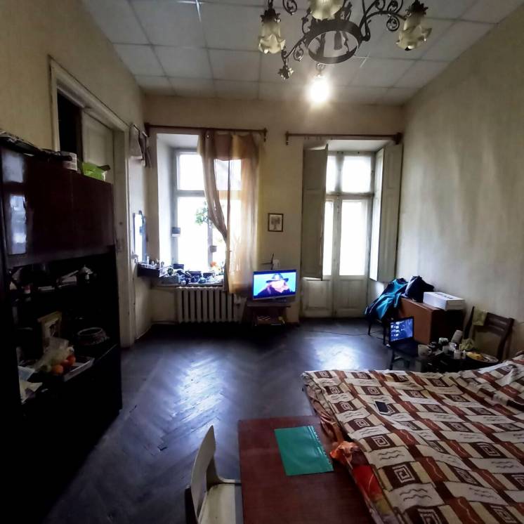 Продам 2-е комнаты в коммуне на Колонтаевской