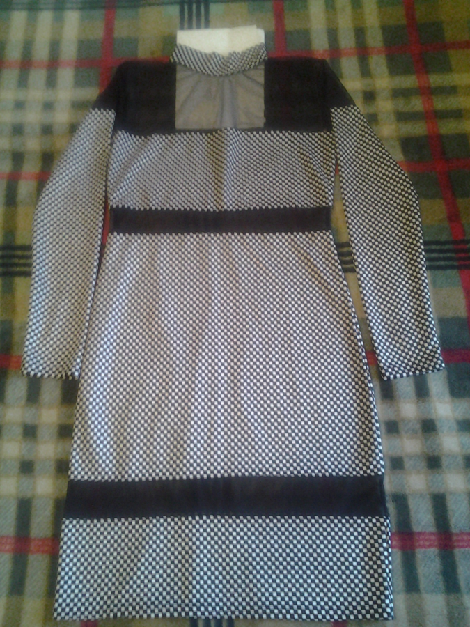 Новое платье из французского трикотажа с вставками из сетки