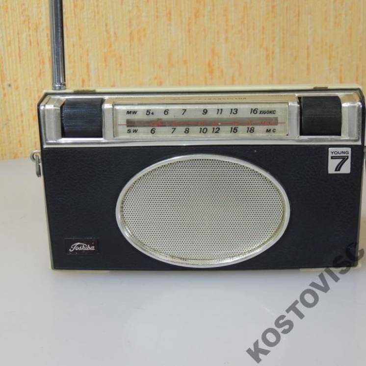 Радиоприёмник Toshiba 7P-77R 1960 год.