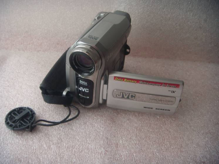 Видеокамера JVC GR-D 740E, б/у в отличном состоянии