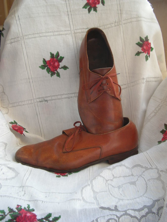 Туфли мухские,светпо-коричневые,кожаные,р.43-270грн.