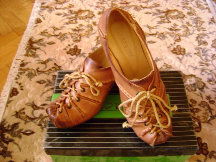 Продам женские кожаные туфли