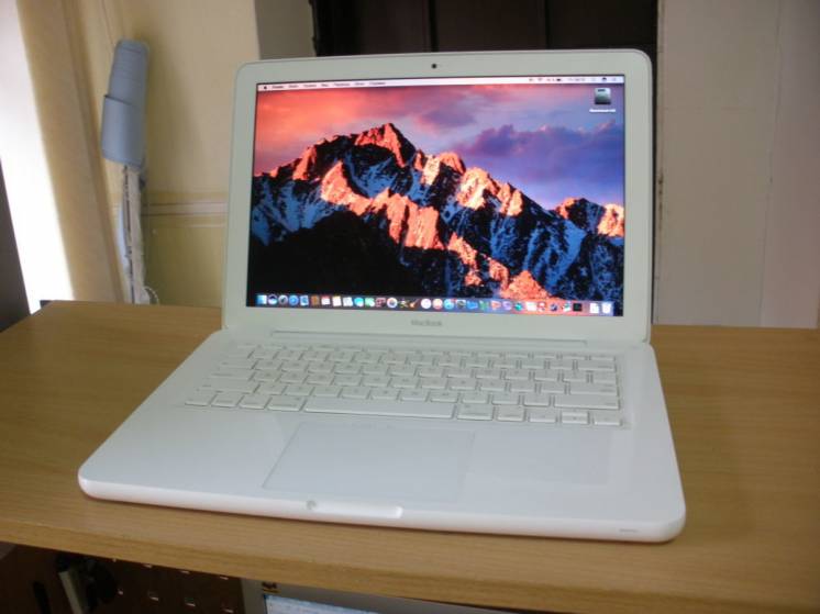 Macbook White 2009, Core 2 Duo, 4Gb DDR3, GeForce 256Mb