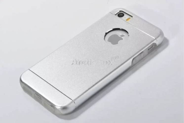 Чехол- на Iphone 5 5S  серебро  Новый - в наличии