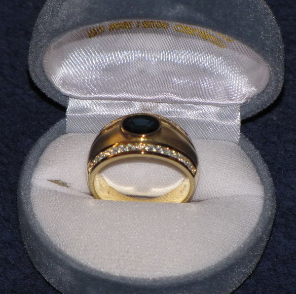Элитное золотое кольцо с настоящим сапфиром (Бангкок)